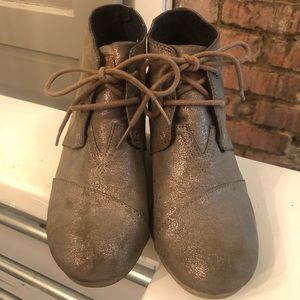 Toms Metallic Desert Wedges